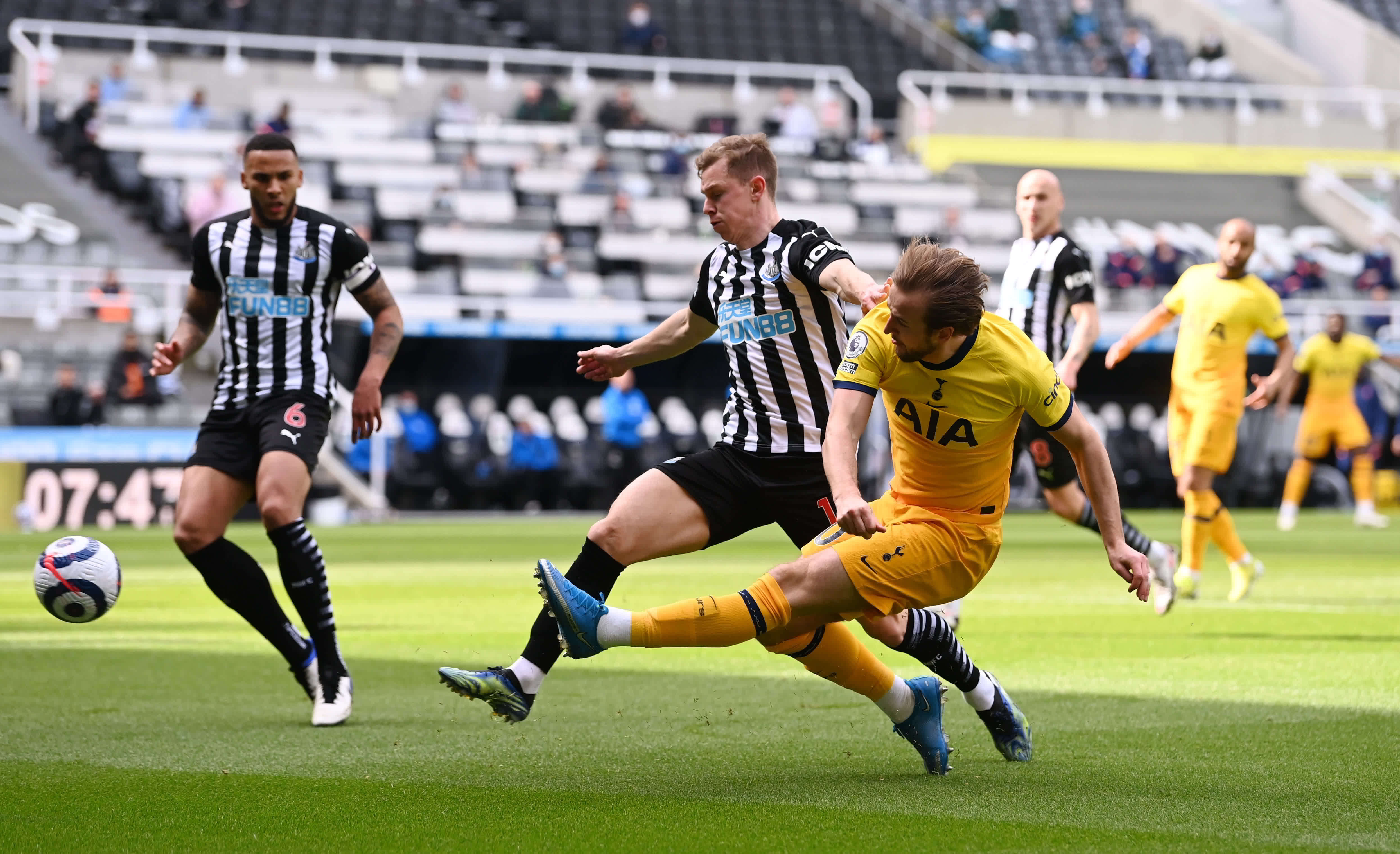 角逐英超冠 角逐英超冠